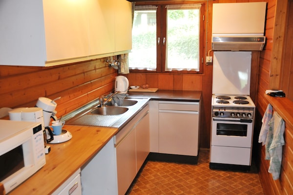 6-persoons houten bungalow in groen Jupille met hondvriendelijk terras - thumbnail 3