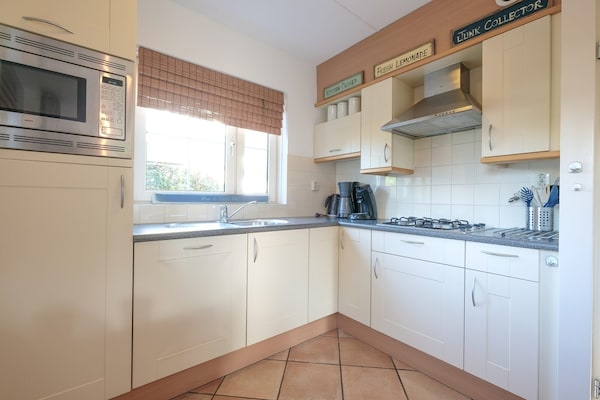 Vrijstaande villa Sint Maartenszee: strand, bos en ruimte voor 6 personen - thumbnail 3
