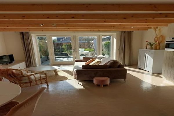Modern vakantiehuis met tuin in het hart van West-Friesland - thumbnail 2