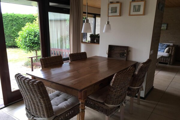 Vrijstaande bungalow De Schelp 7 met privacyvolle tuin in Sint Maartenszee - thumbnail 2