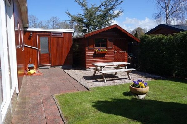 Comfortabele vrijstaande bungalow met prachtige tuin in Sint Maartenszee - thumbnail 5