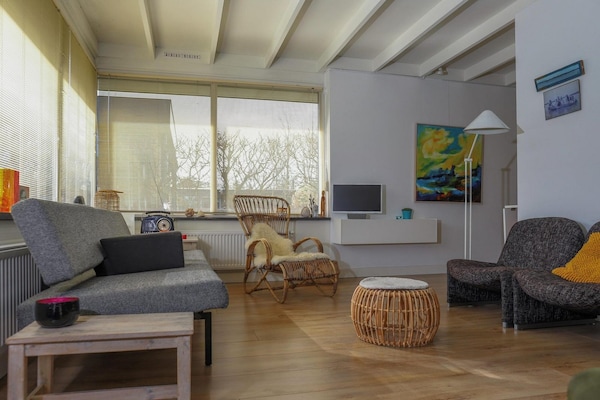 Vrijstaande vakantiebungalow met houtkachel en zonnige tuin in Sint Maartenszee - thumbnail 3