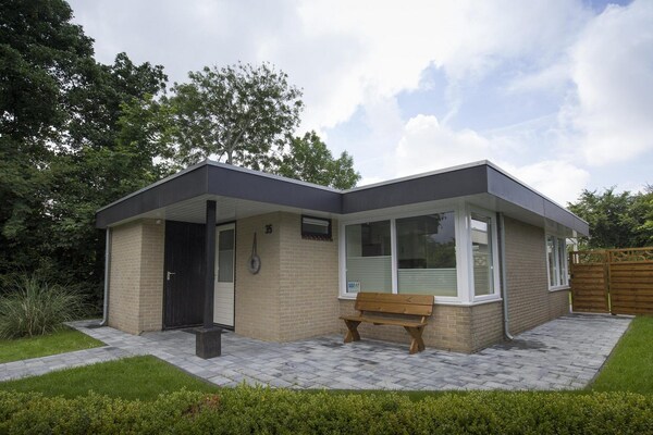 Comfortabele vrijstaande bungalow met zonnige tuin in Sint Maartenszee - thumbnail 6