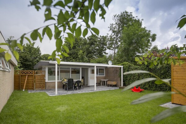 Comfortabele vrijstaande bungalow met zonnige tuin in Sint Maartenszee - thumbnail 3