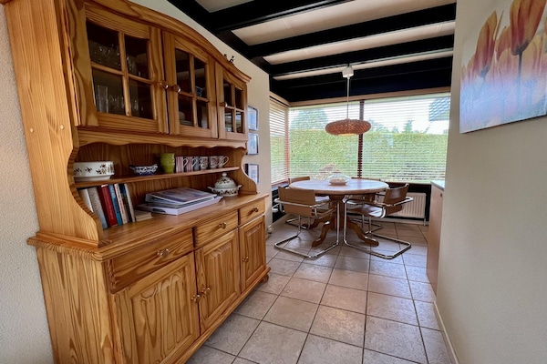 Sfeervolle vrijstaande bungalow met omheinde tuin in Sint Maartenszee - thumbnail 6