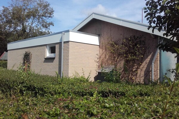 Charmante vrijstaande bungalow in Sint Maartenszee, 500m van strand - thumbnail 6