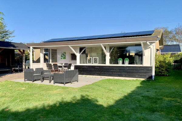 Vrijstaande kustbungalow Zeewaard 14 met grote omheinde tuin in Sint Maartenszee - thumbnail 1