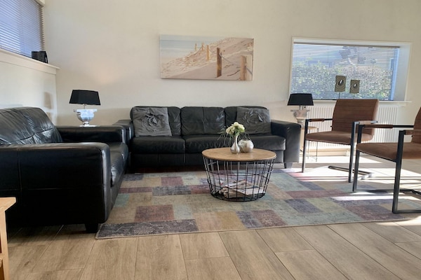 Vrijstaande vakantiebungalow met veranda en omheinde tuin in Sint Maartenszee - thumbnail 2