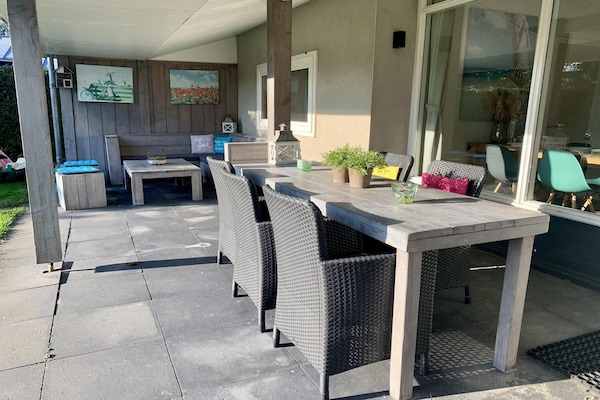 Vrijstaande vakantiebungalow met veranda en omheinde tuin in Sint Maartenszee - thumbnail 4