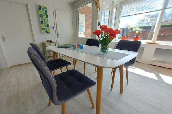 Vrijstaande bungalow met grote tuin op 1,5 km van strand Sint Maartenszee - thumbnail 5