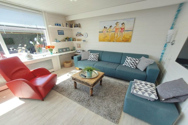 Vrijstaande bungalow met grote tuin op 1,5 km van strand Sint Maartenszee - thumbnail 2