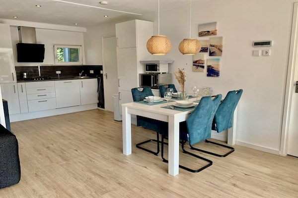 Moderne bungalow met omheinde tuin op 1,5 km van het strand van Sint-Maartenszee - thumbnail 3