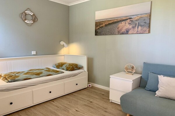 Moderne bungalow met omheinde tuin op 1,5 km van het strand van Sint-Maartenszee - thumbnail 6