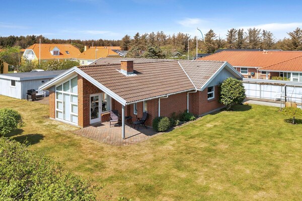 Lichtrijk vakantiehuis voor 9 personen nabij Løkken, op 700 meter van zee - thumbnail 1