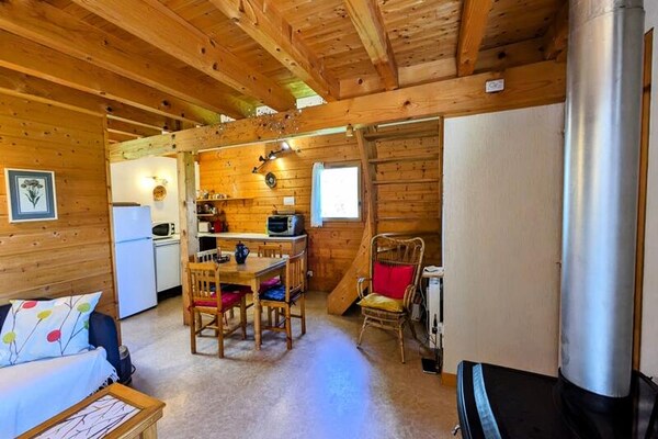 Authentiek chalet voor 6 personen in La Féclaz met tuin en gedeeld zwembad - thumbnail 6