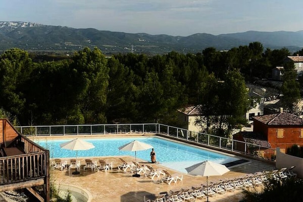 Ruim appartement voor 8 aan de voet van de Luberon met zwembaden - thumbnail 5