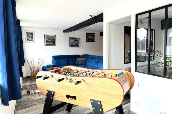 L'Olympe: Uniek appartement met bioscoop en voetbaltafel in centrum Rouen - thumbnail 2