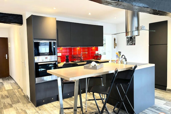 L'Olympe: Uniek appartement met bioscoop en voetbaltafel in centrum Rouen - thumbnail 3