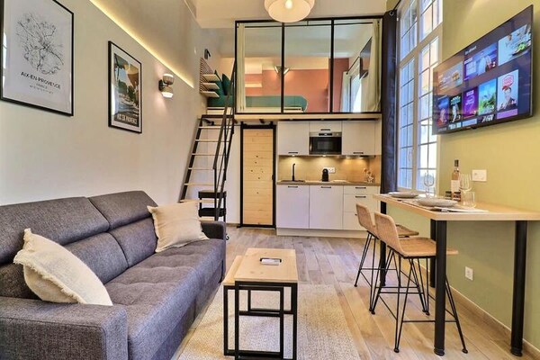 Duplex vol charme in hartje Aix-en-Provence – 45 m² puur genot voor 2 - thumbnail 1