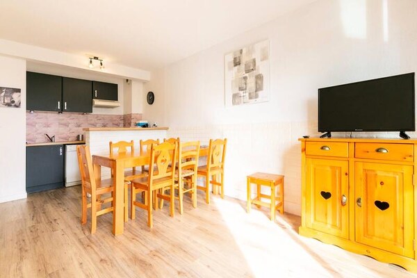 Ruim appartement voor 8 personen aan de voet van de Pyreneeën in Germ - thumbnail 4