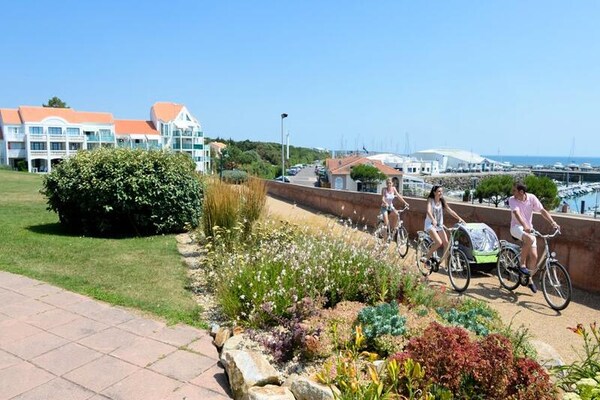 Sfeervol appartement voor 6 personen met terras nabij de haven van Port Bourgenay - thumbnail 4