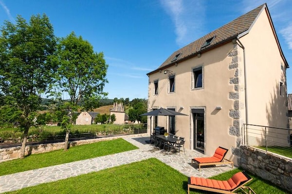 Authentiek vakantiehuis voor 8 personen op het Aubrac-plateau in Reyrac - thumbnail 1