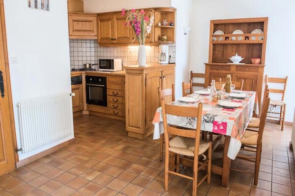 Authentiek dorpsappartement voor 7 personen in Fau de Peyre met tuin - thumbnail 3