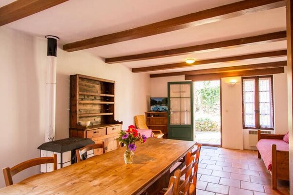 L'Oubradou: Authentiek Provencaals appartement met gedeeld zwembad in 6 hectare natuur - thumbnail 4