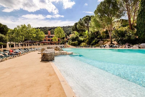 Familieappartement in clubdorp Grospierres met waterpretgebied en Ardèche-natuur - thumbnail 1