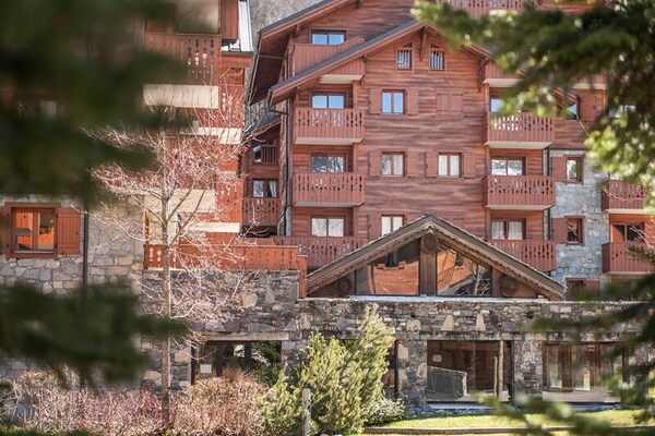 Authentiek chalet-appartement voor 7 personen met zwembad en sauna in Arâches - thumbnail 3