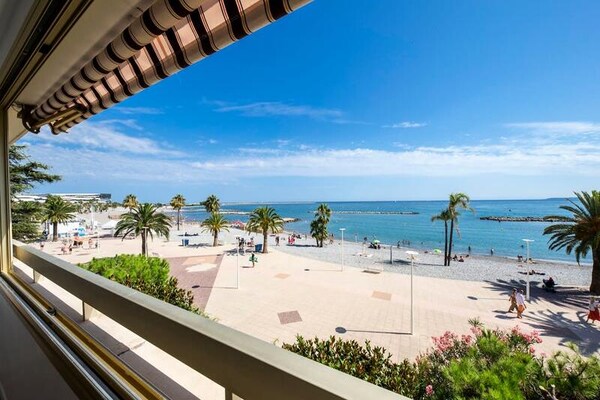 Gerenoveerd appartement met zeezicht en terras in Saint-Laurent-du-Var - thumbnail 4