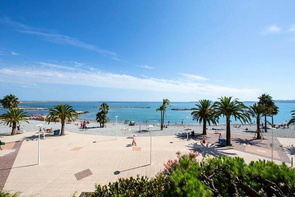 Gerenoveerd appartement met zeezicht en terras in Saint-Laurent-du-Var - thumbnail 6