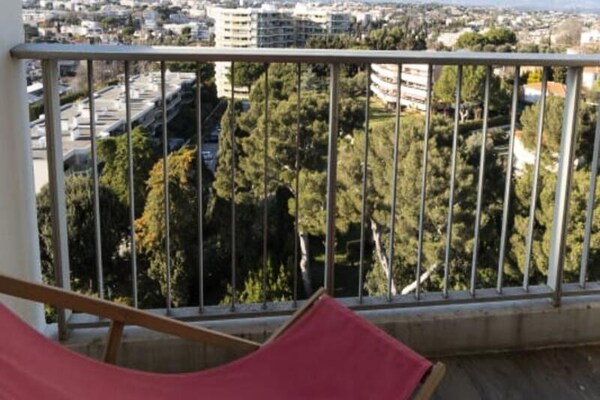 Panoramisch appartement op 12e etage met uitzicht over haven en zee in Antibes - thumbnail 6