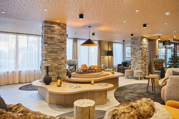 Ruim 8-persoons appartement met wellness en bergzicht in Auron - thumbnail 1