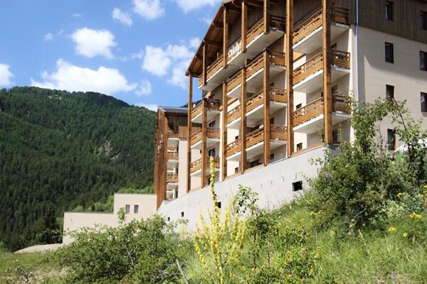 Ruim appartement voor 6 personen in Pra Loup met zwembad en bergzicht - thumbnail 4