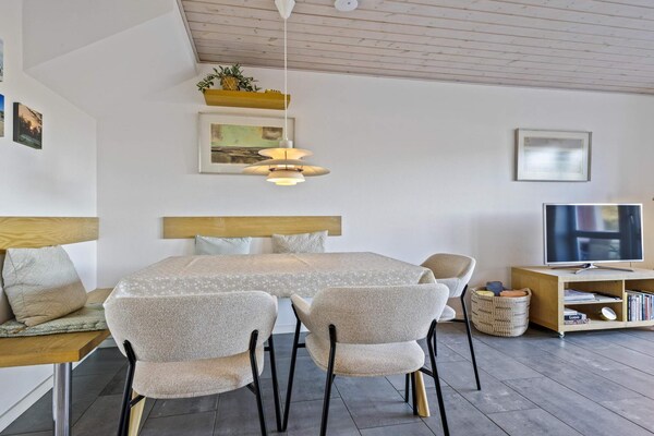 Sfeervol vakantiehuis met balkon op 1,2 km van strand in Løkken - thumbnail 6