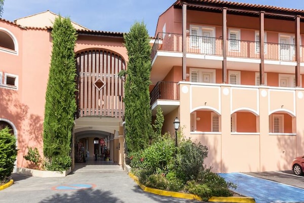 Knus appartement voor 5 in heuvels van Saint-Raphaël, dichtbij stranden - thumbnail 4