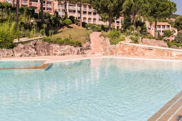 Appartement met zeezicht in Résidence le Hameau de Cap Esterel, Saint-Raphaël - thumbnail 3