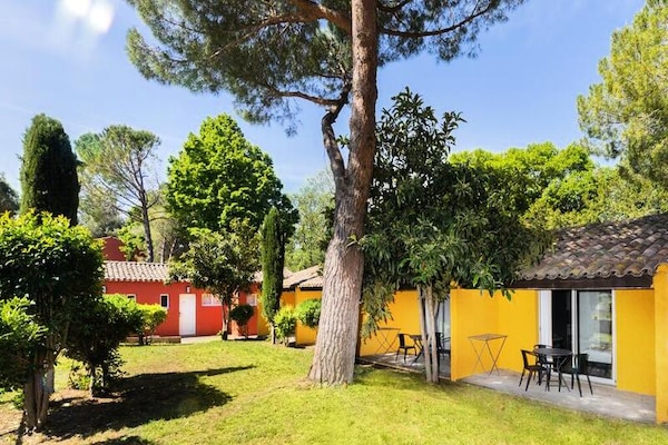 Comfortabel appartement voor 2 op een groen vakantieresort bij Arles - thumbnail 3