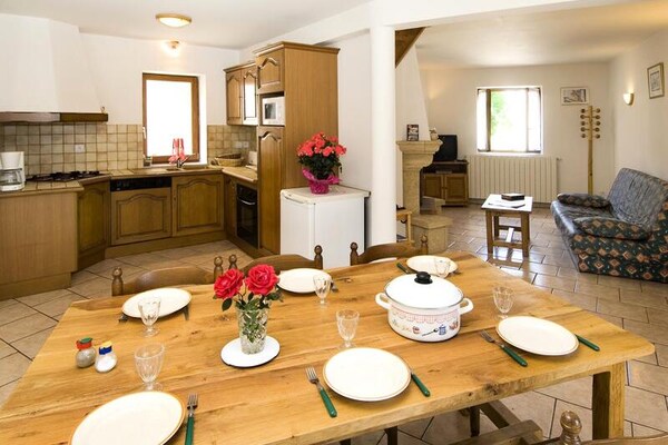 Authentiek stenen appartement voor 6 personen bij Chasseradès met zwembad - thumbnail 2