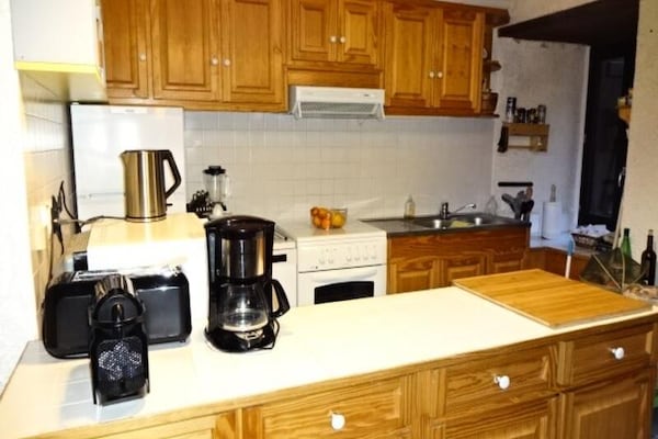Authentieke Maison Mitoyenne in Guchen: ruimte voor 10 personen met zuidtuin - thumbnail 3