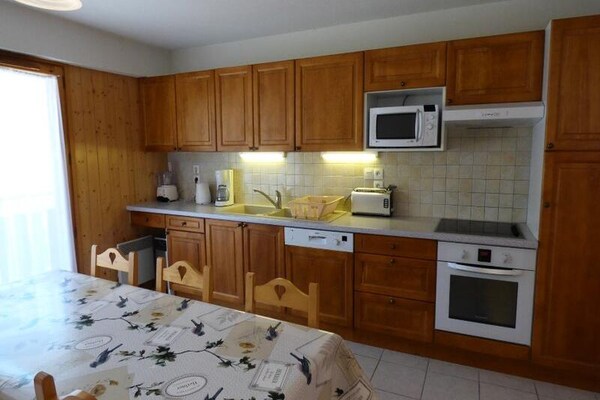 Appartement 6 pers. met balkon op 3 km van pistes La Clusaz & Grand Bornand - thumbnail 2