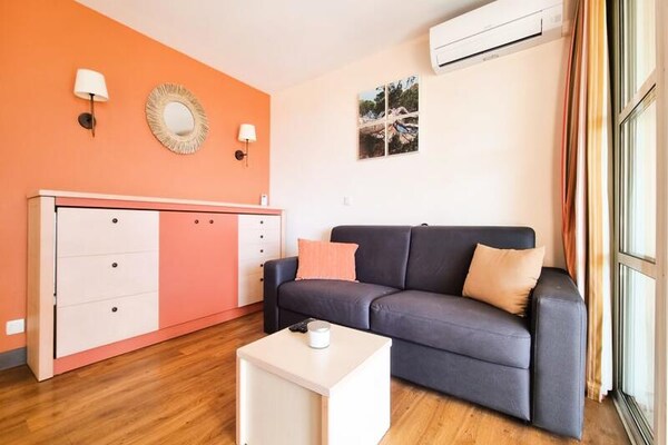 Zonovergoten appartement voor 7 personen met zeezicht nabij de stranden van Agay - thumbnail 3