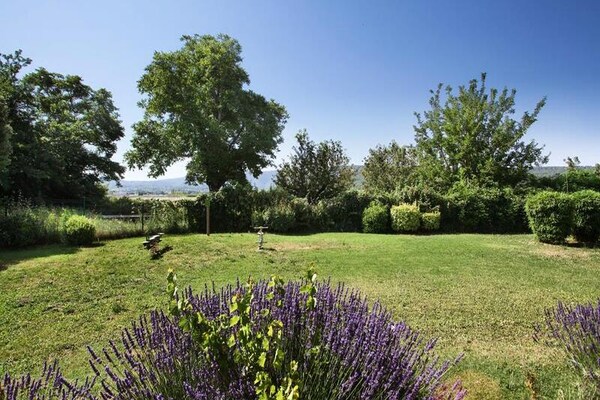 Ruim appartement voor 6 met airco en tuin bij Bonnieux in de Luberon - thumbnail 2