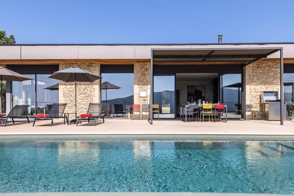 Architectonische villa met verwarmd zwembad en Luberon-panorama bij Bonnieux - thumbnail 2