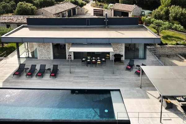 Architectonische villa met verwarmd zwembad en Luberon-panorama bij Bonnieux - thumbnail 3
