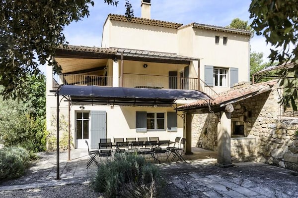 Ruim Provençaals vakantiehuis voor 14 personen met privézwembad in Cadenet - thumbnail 2