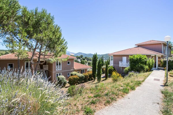 Knus appartement in Carnoux-en-Provence met zwembad, dichtbij Cassis - thumbnail 1