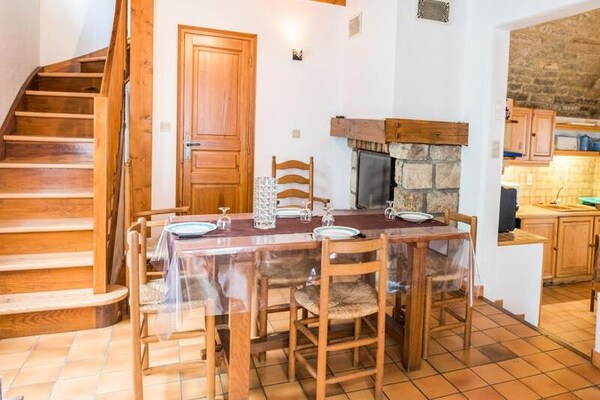 Authentiek 17e-eeuws vakantiehuis voor 6 personen in Bourgs-sur-Colagne - thumbnail 2