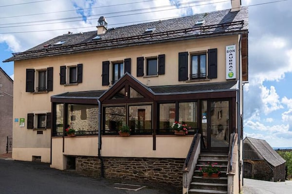 Ruim appartement voor 12 personen in Les Hermaux op de Aubrac - thumbnail 1